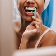 Sfaturi pentru albirea dinților acasă: metode eficiente